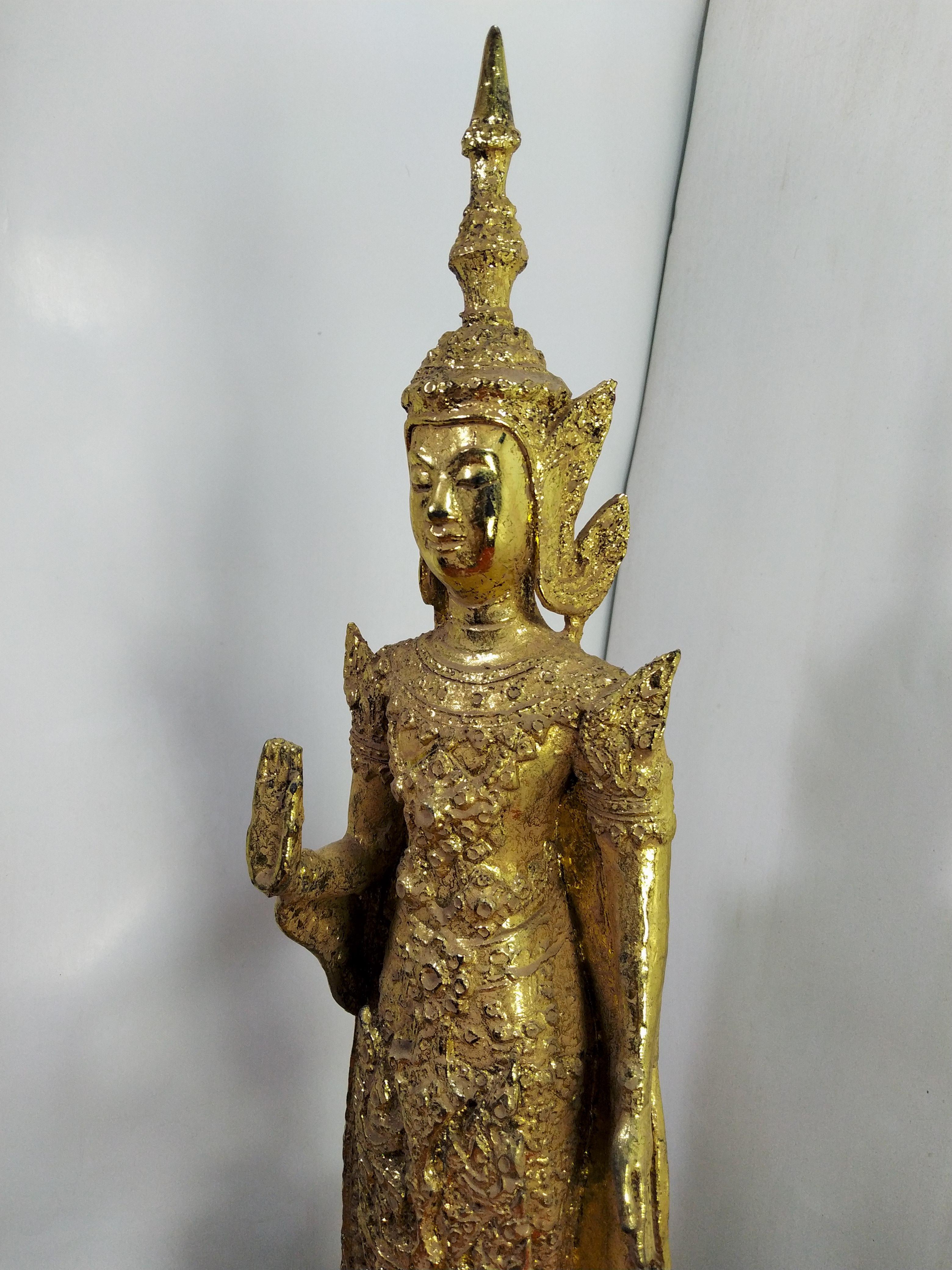 พระรัตนะ ปางห้ามญาติ ประจำวันสำหรับผู้ที่เกิดวันจันทร์
