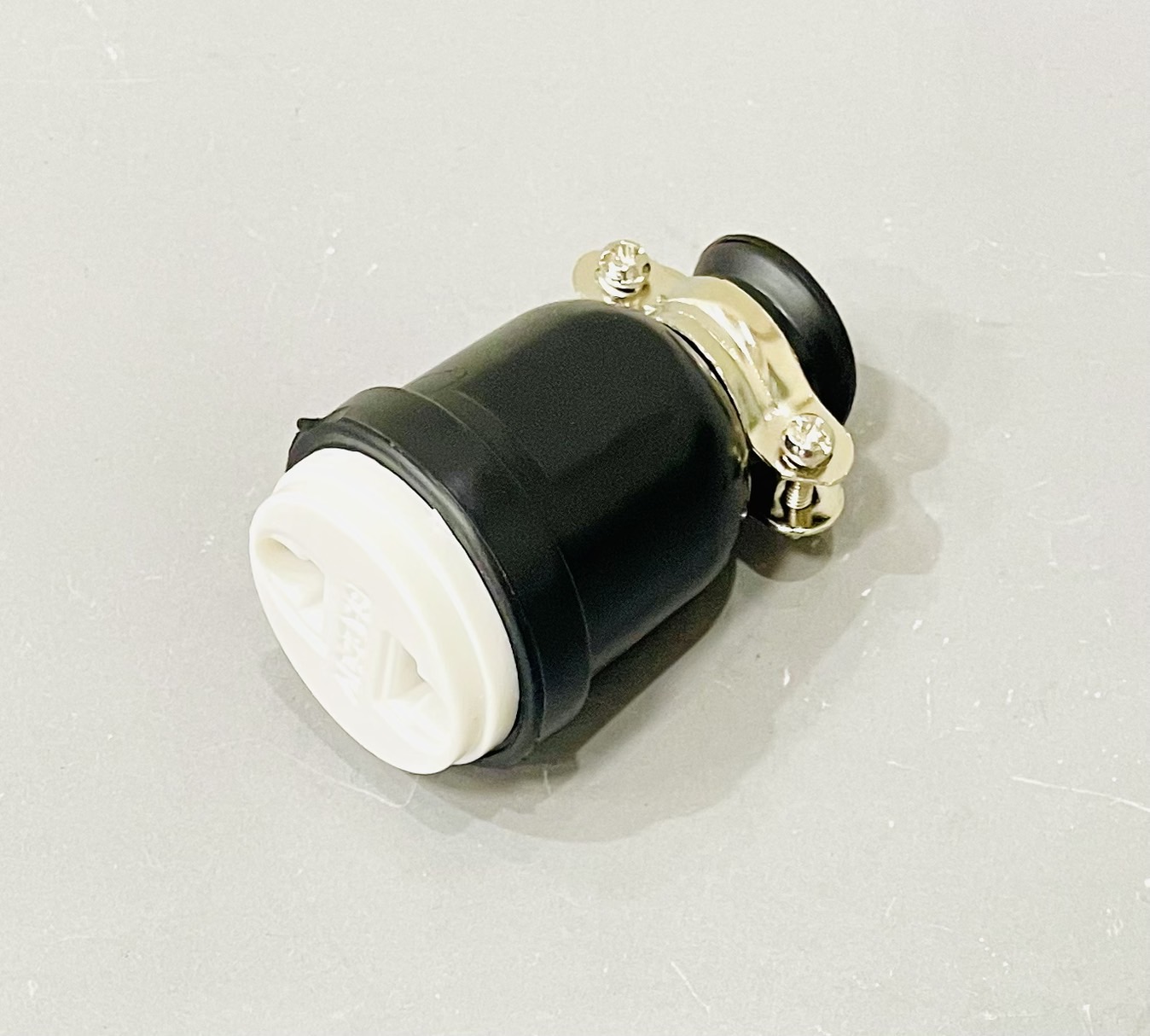 ปลั๊กยางกลม ตัวเมีย มีห่วง ขากลมแบน