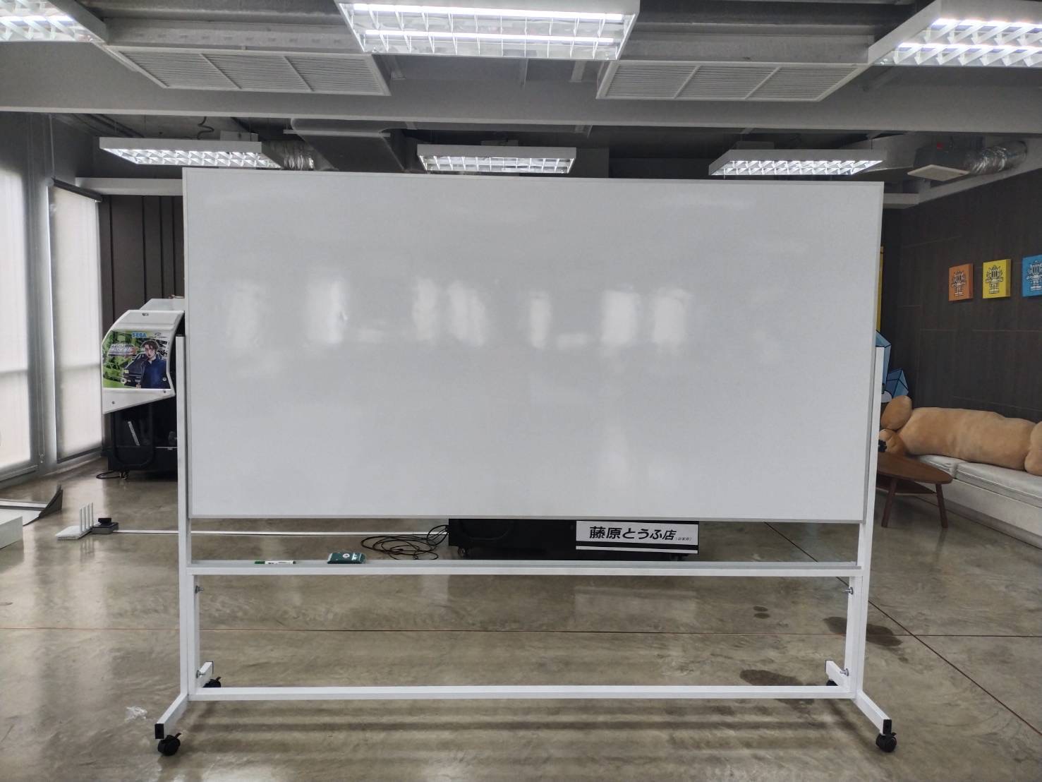 กระดานไวท์บอร์ดเเม่เหล็ก ขนาด 120x240 cm