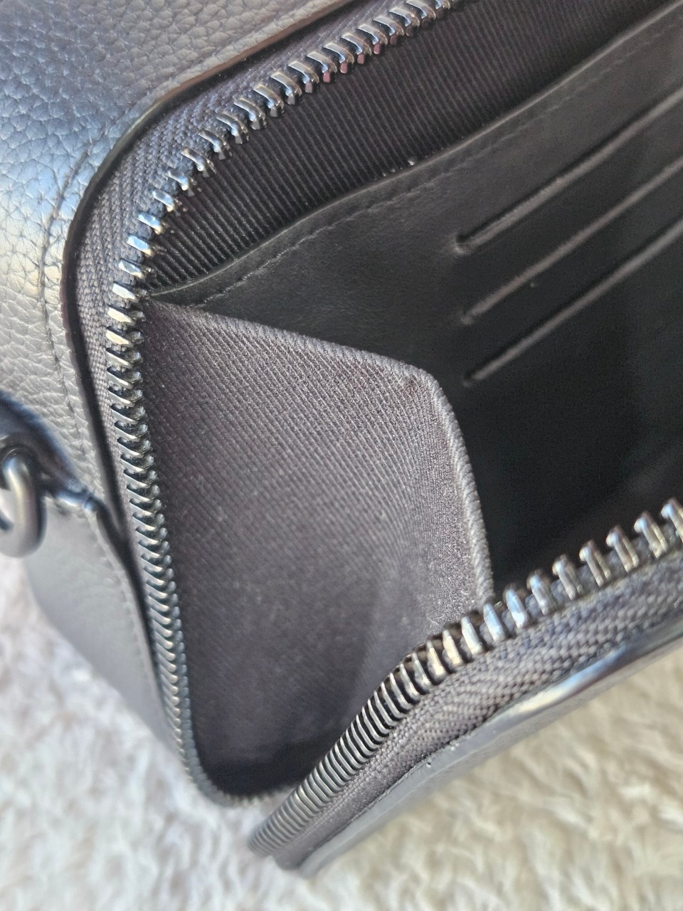 LV M59161 Alpha Wearable Wallet