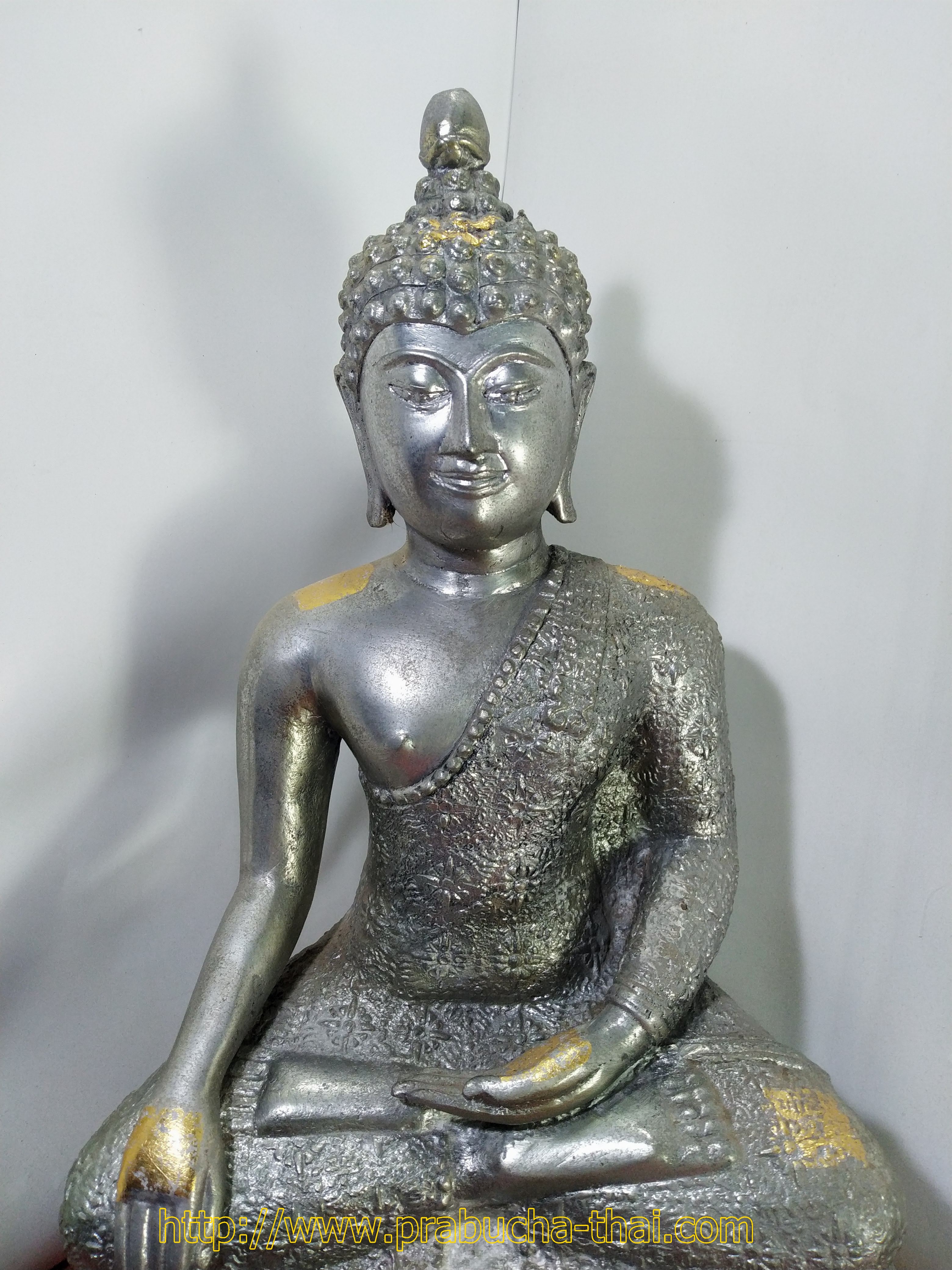 พระเชียงแสน ปางชนะมาร ห่มจีวรลายดอกพิกุล หน้าตัก 9 นิ้ว