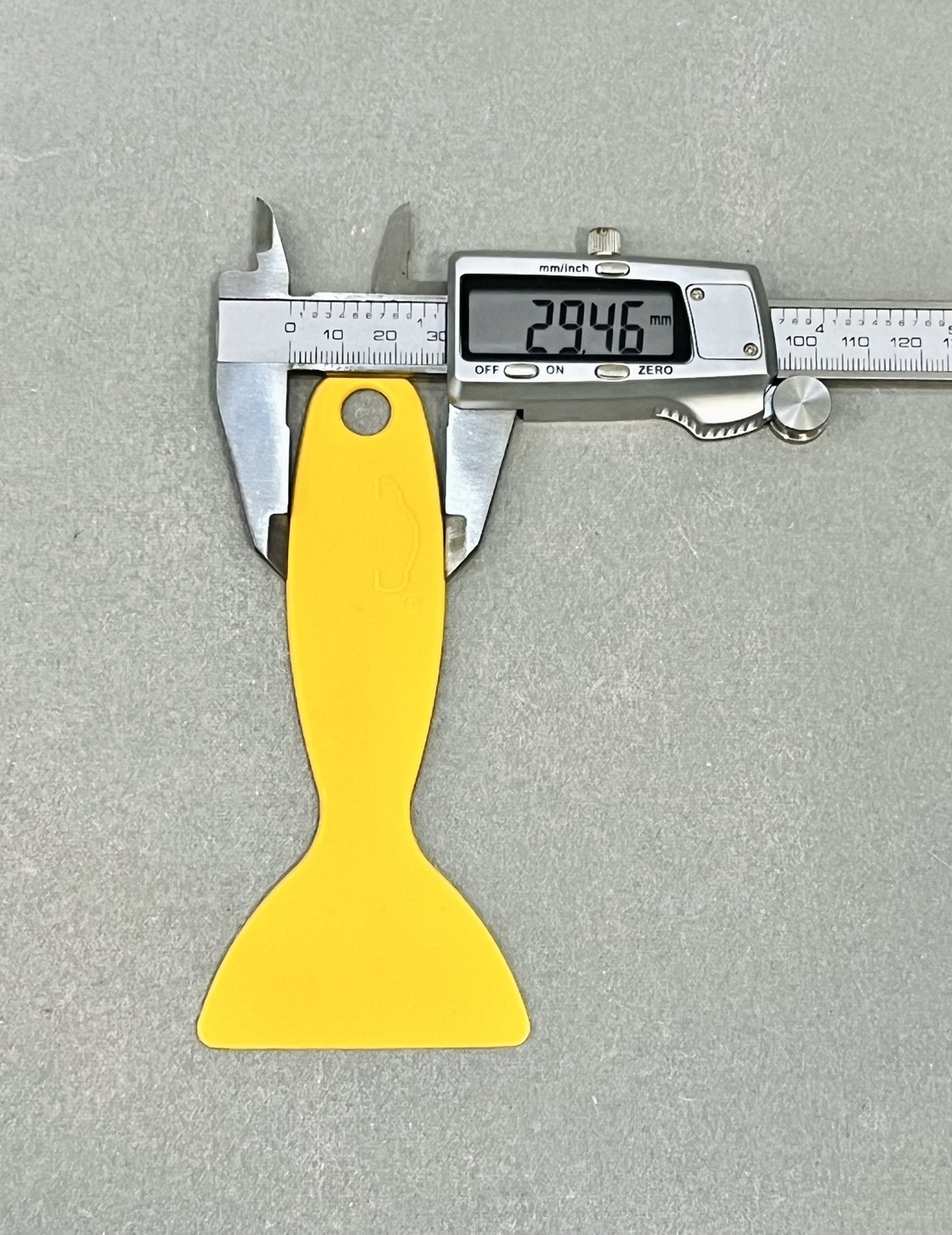 มีดโป้วพลาสติก ด้ามยาว