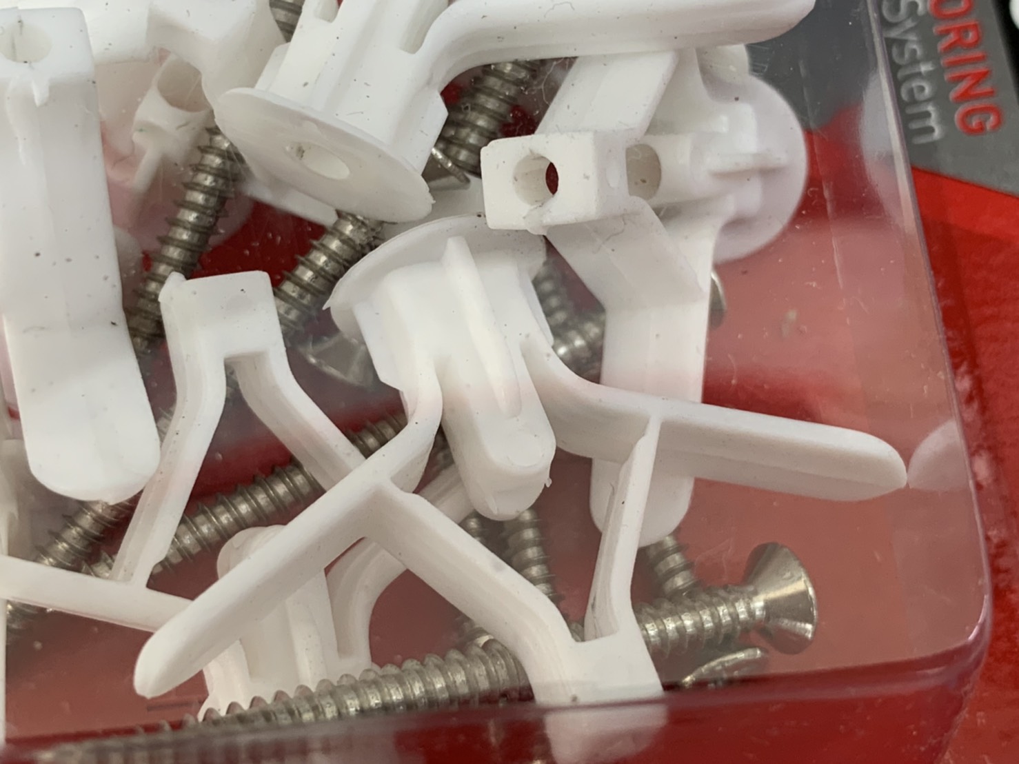 พุ๊กผีเสื้อ พร้อมน็อต Eagle One