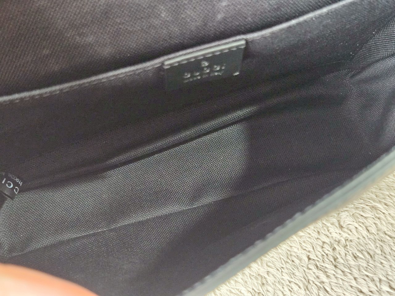 gucci messenger black GG