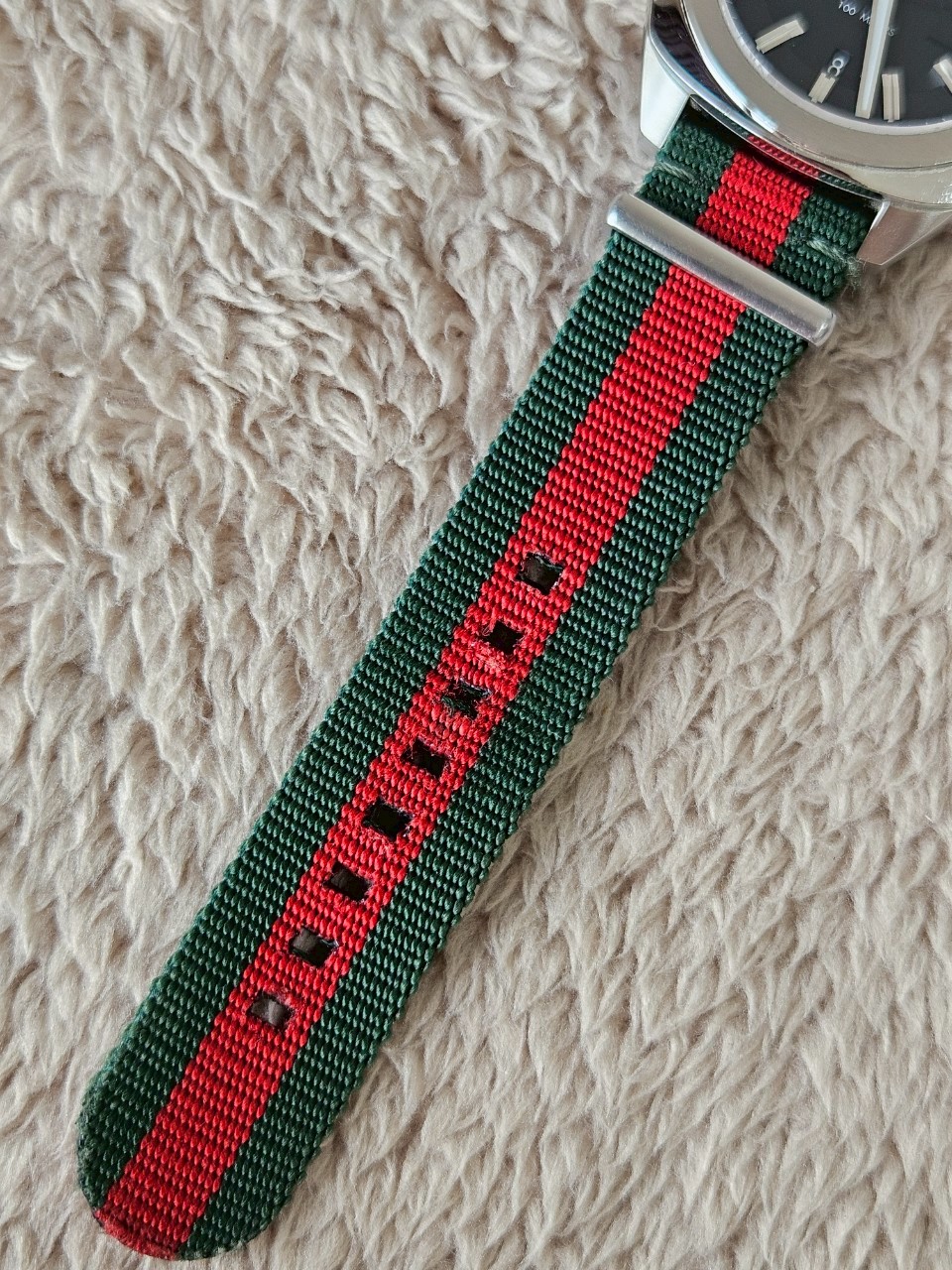 Gucci GG2570 Black Dial Watch สายเขียวแดง