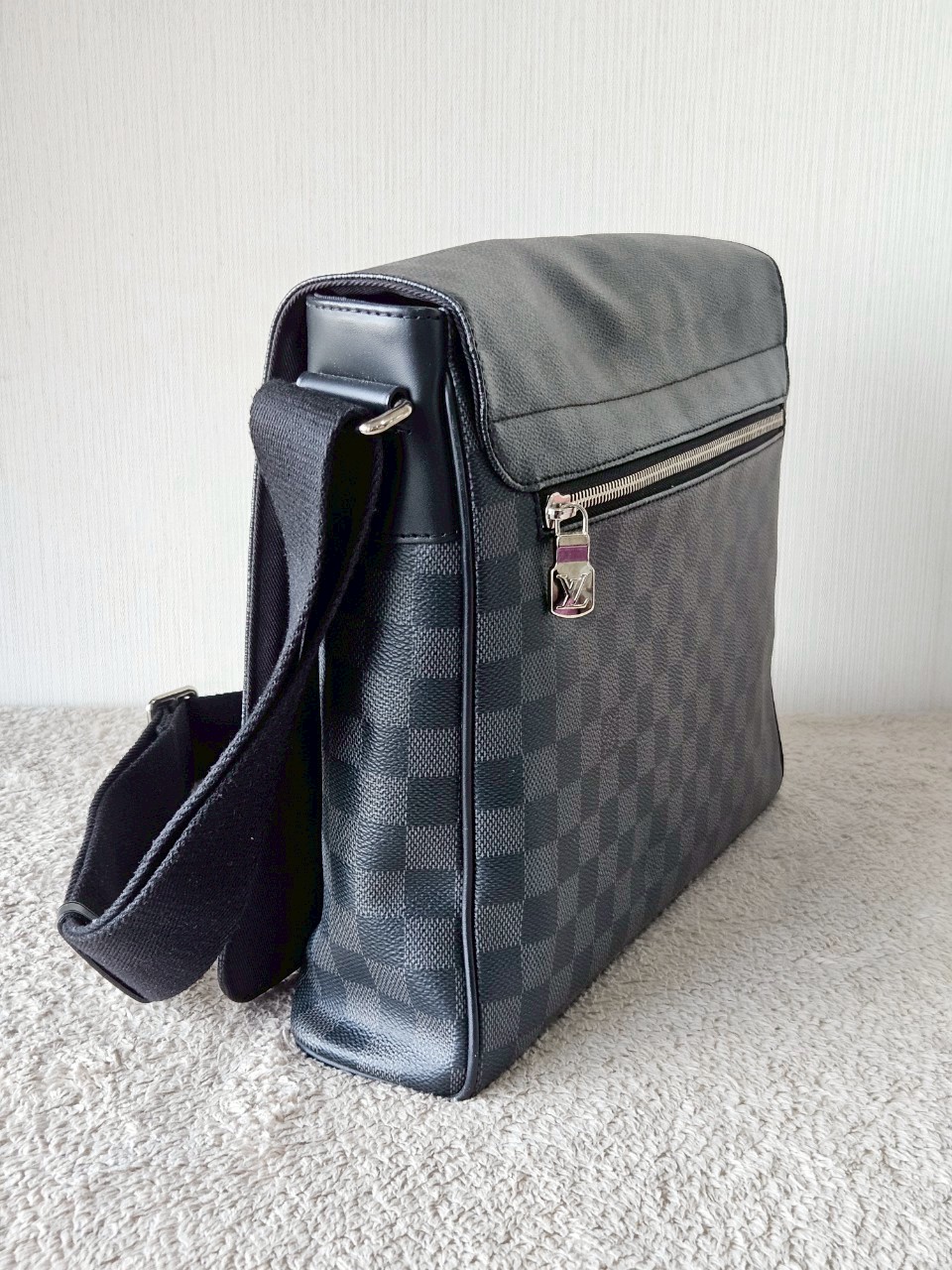 LV District Damier Graphite MM