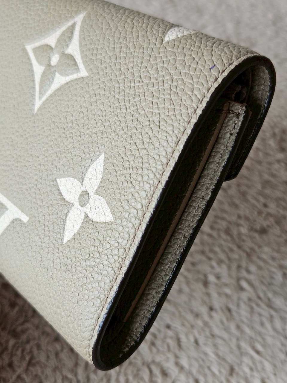 LV M81861 Victorine Mono emp Microchip