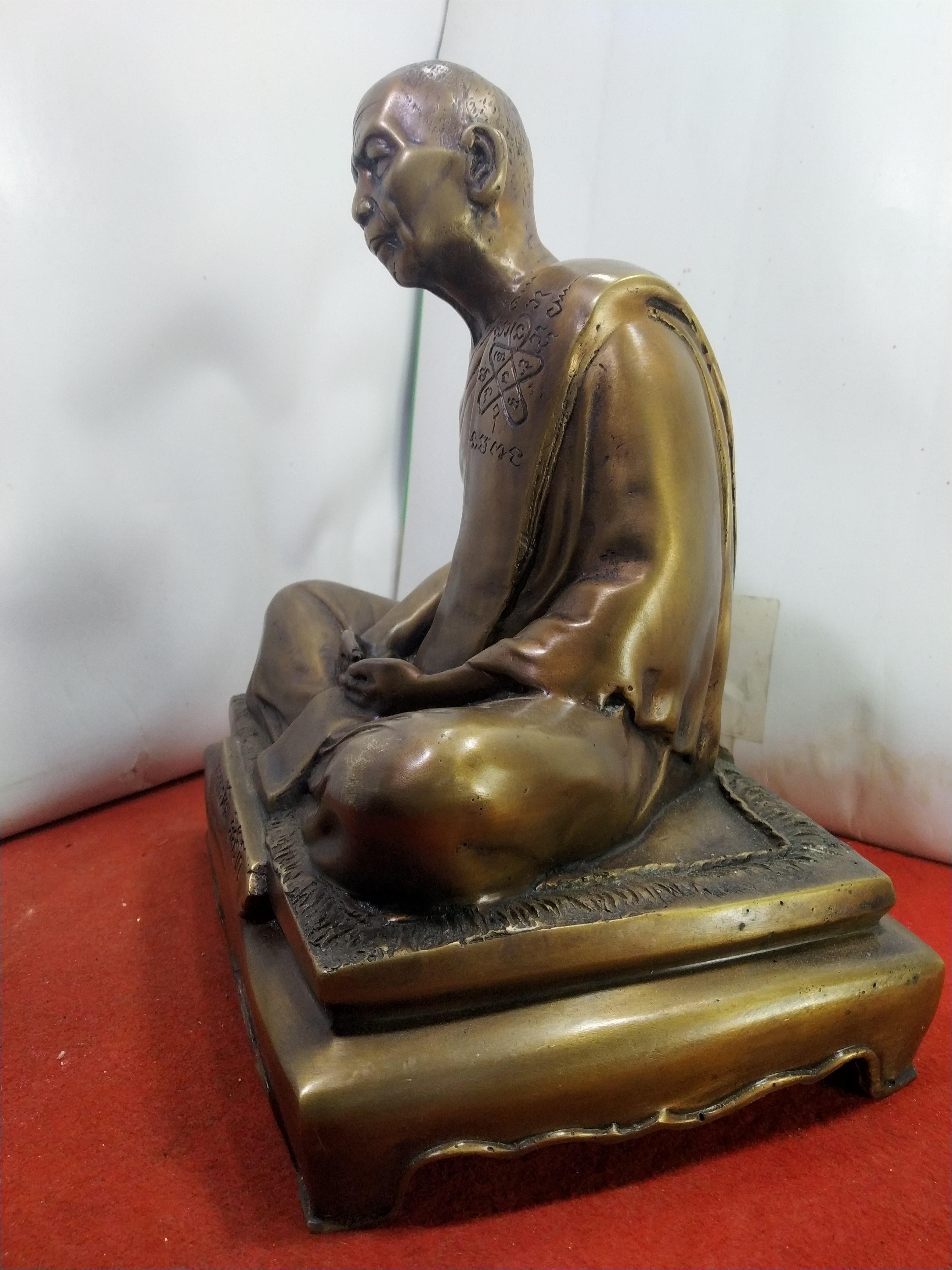 รูปหล่อ หลวงปู่ทิม วัดระหารไร่ จ.ระยอง หน้าตัก 9 นิ้ว เนื้อนวโลหะสำริด