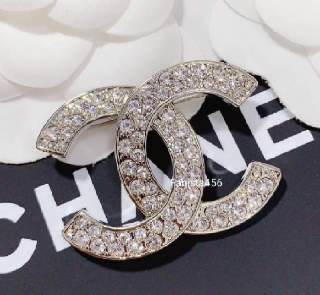 เข็มกลัดชาแนล Hiend เข็มกลัดชาแนล คริสตัลแท้