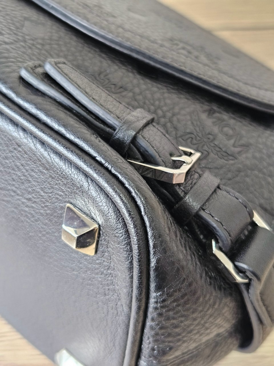 MCM Essential Crossbody Leather Black