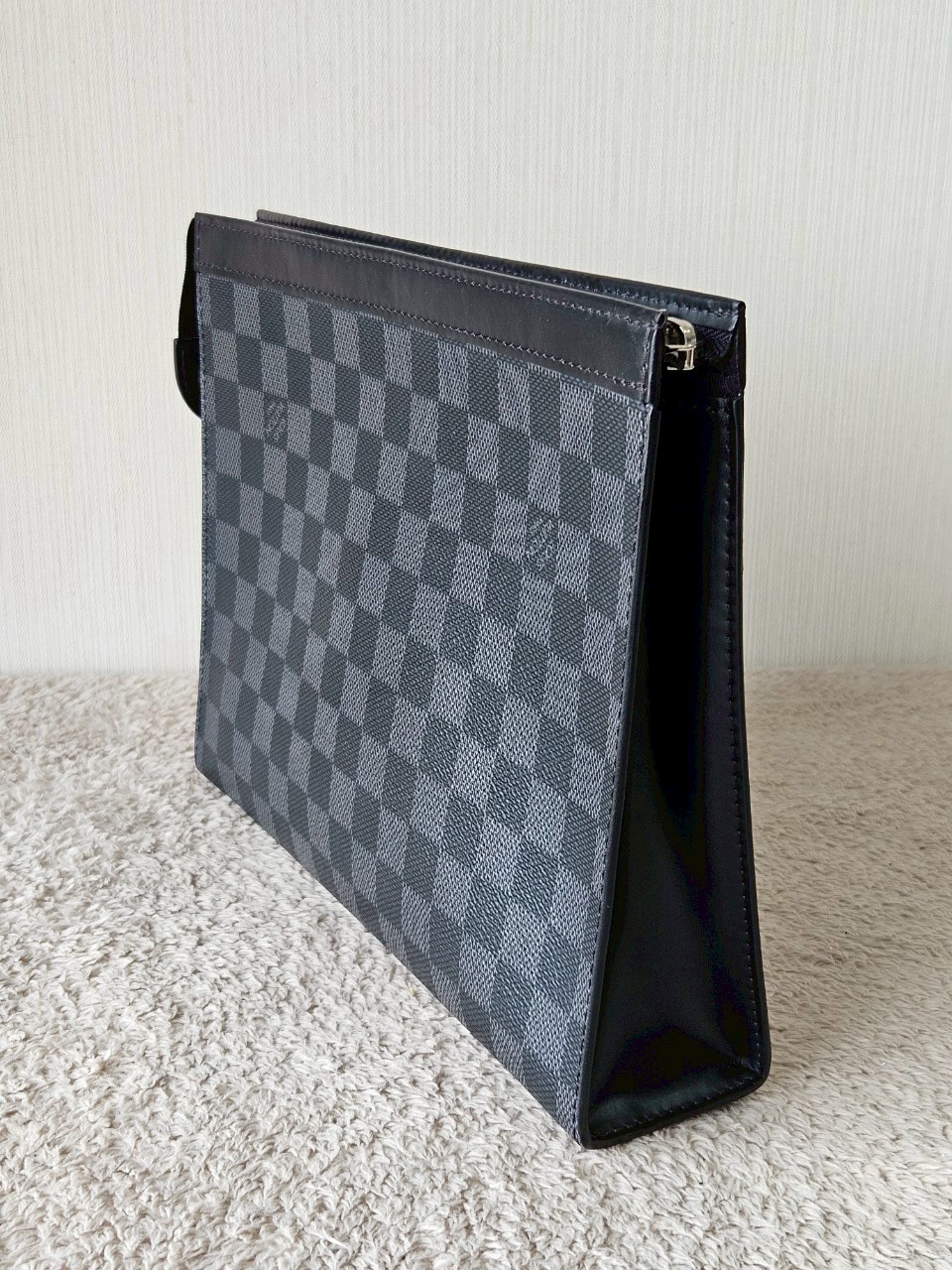 LV Pochette Voyage Graphite MM