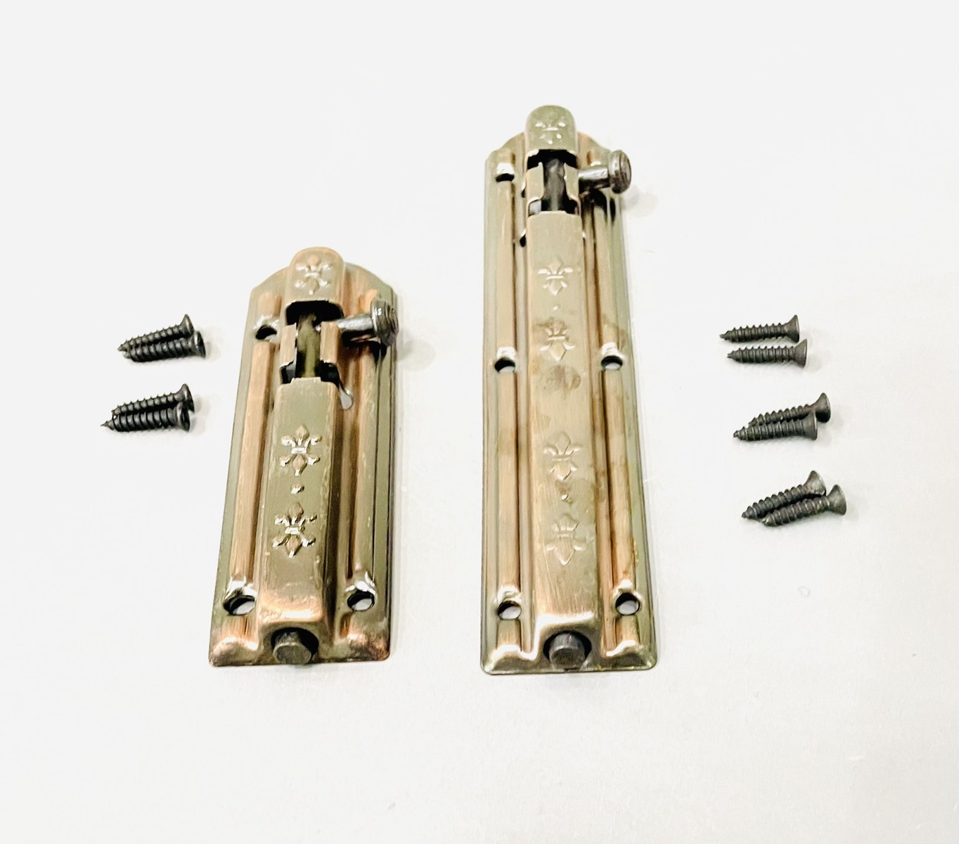 กลอนเหล็กรมดำ ลายหลุยส์ ( ไม่มีขากลอน)