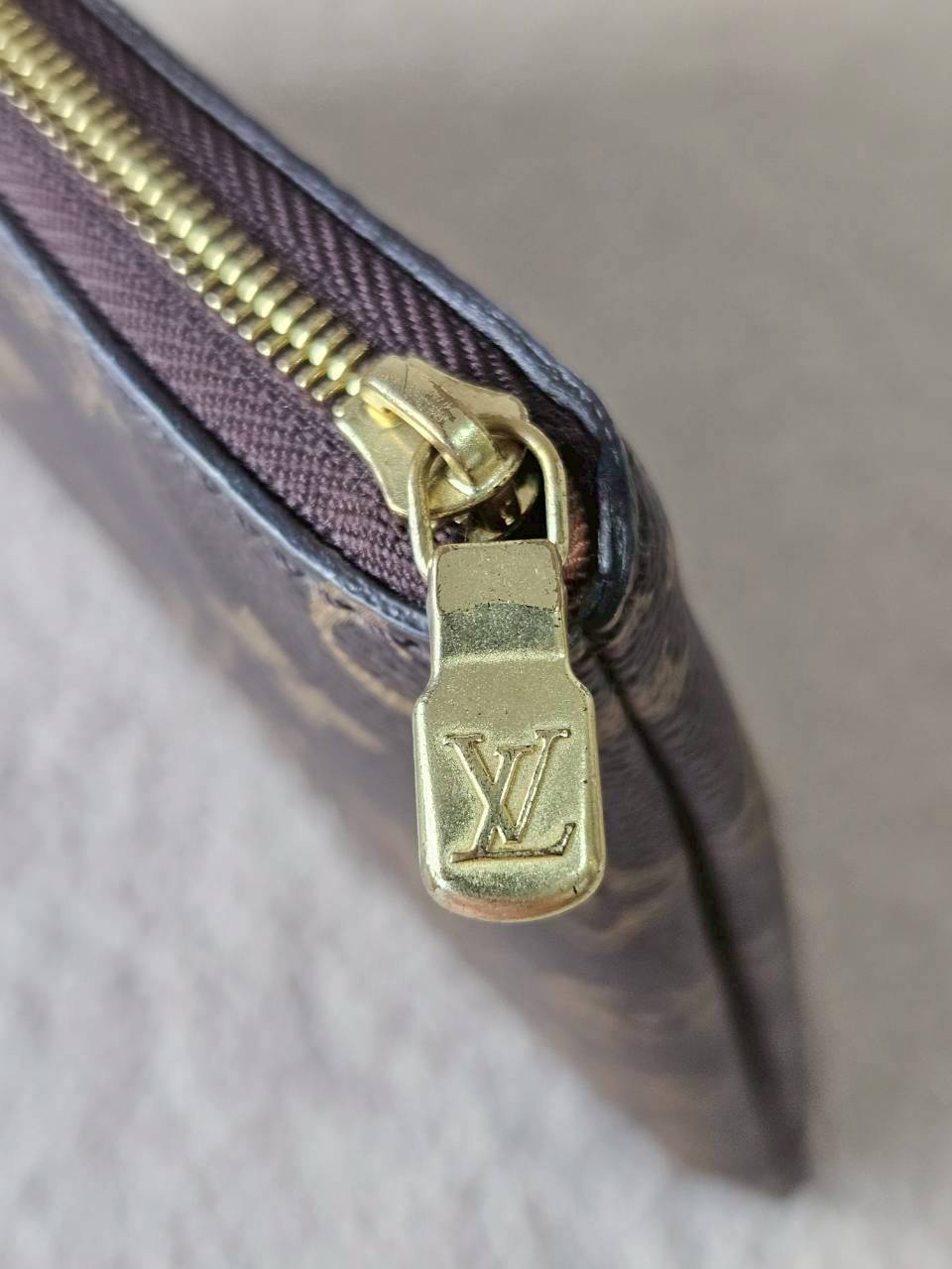 LV m44499 Etui Voyage MM Pouch microchip