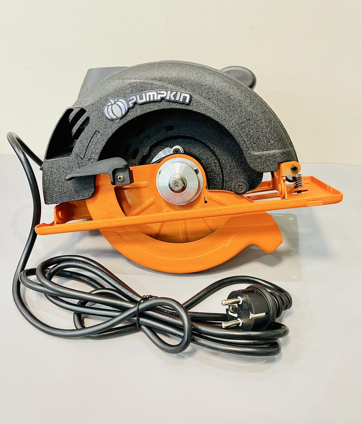 เครื่องเลื่อยวงเดือน 7" พัมคิน 1300w J-C5820