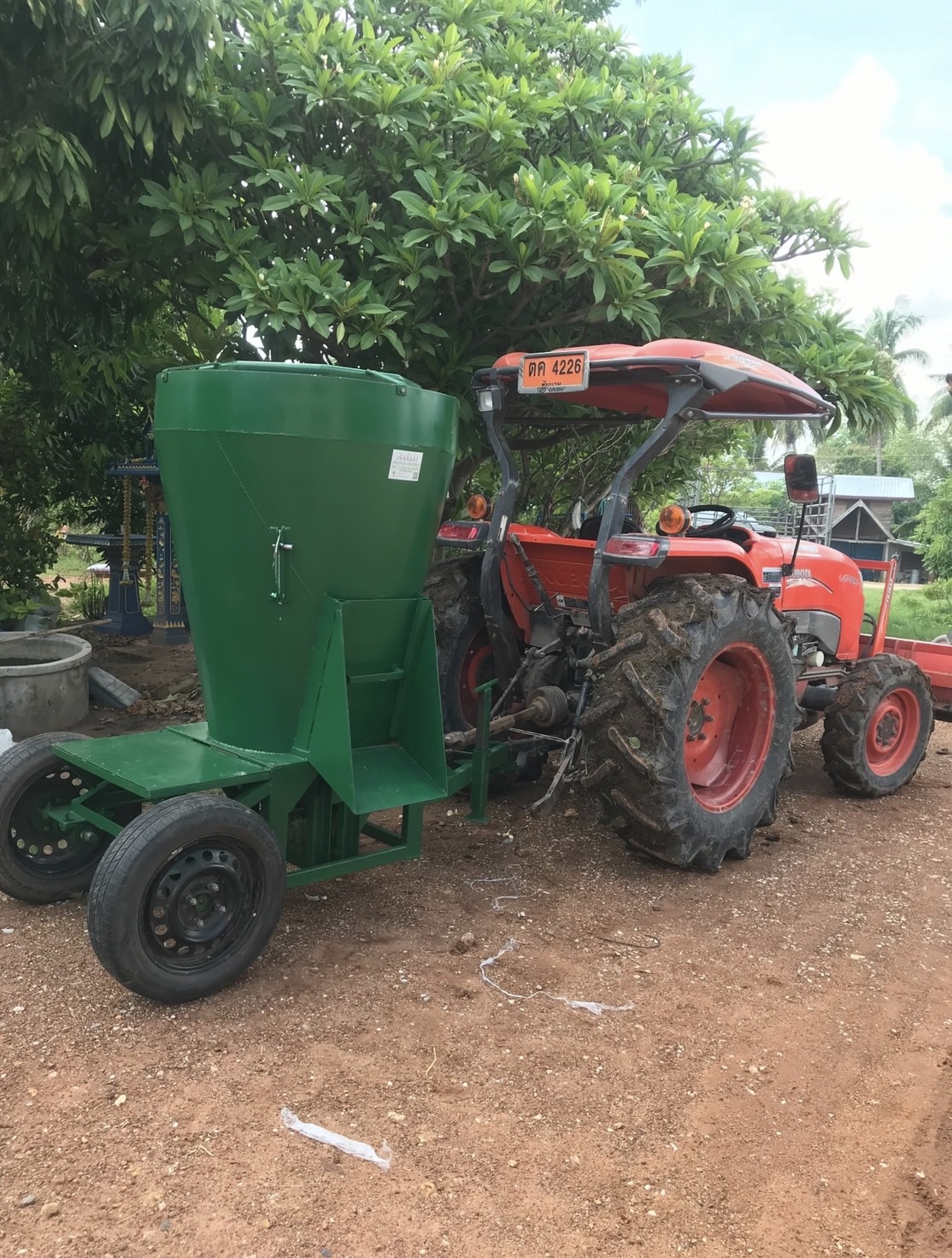 เครื่องผสมTMR รุ่นใหม่ลาสุด สามารถ ใช้มอเตอร์ เครื่องยนตร์เบนซิน ใช้หัวรถไถ เเละต่อPTO เครื่องผสมอาหาร TMR 📣สับฟางได้ทั้งก้อน 📣สับหญ้าเนเปียร์ ได้ทั้งต้น 📣ต้นข้าวโพด ทั้งต้น 📣ใส่ต้นกล้วยได้ทั้งต้น 📣ลดต้นทุน 📣