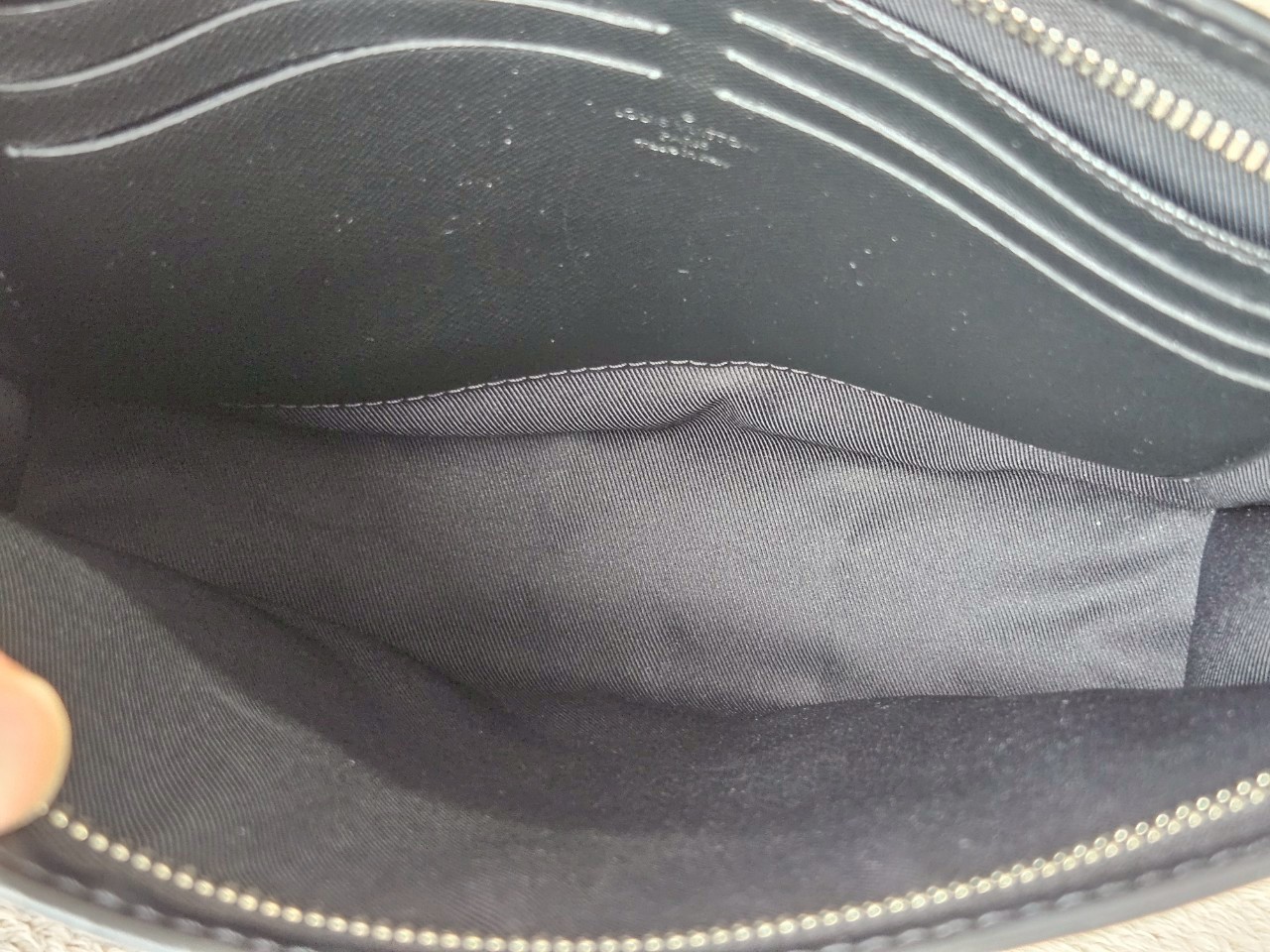 LV Pochette Voyage Graphite MM