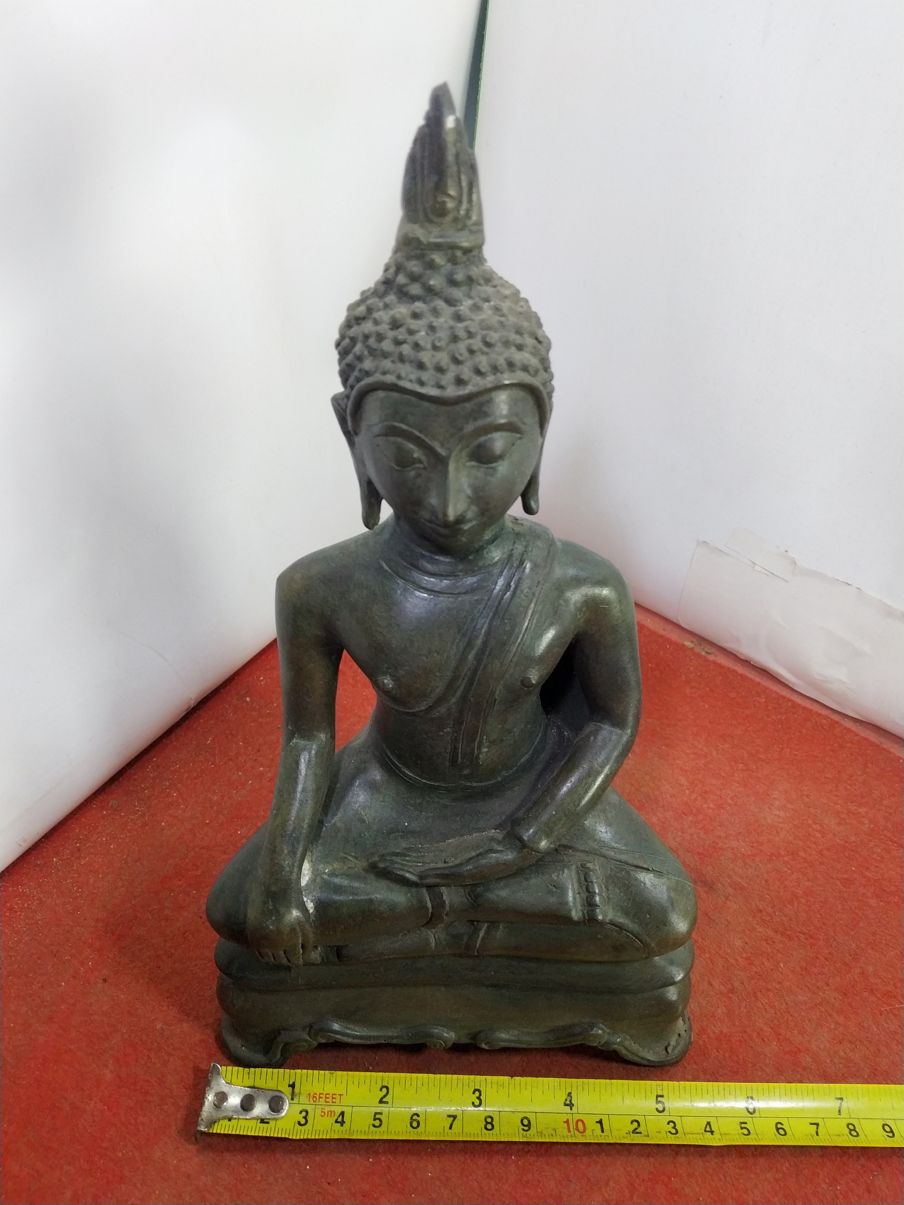 พระกำแพงสามขา วัดเสด็จ กำแพงเพชร