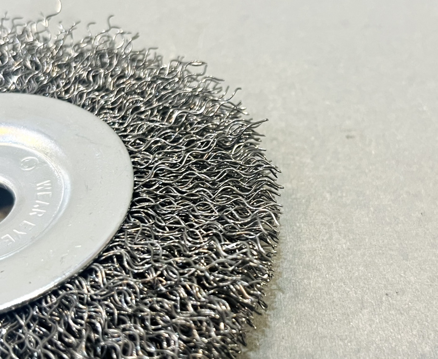 แปรงลวดกลมบาง 4" สีขาว STAR (แปรงล้อไม่มีแกน)