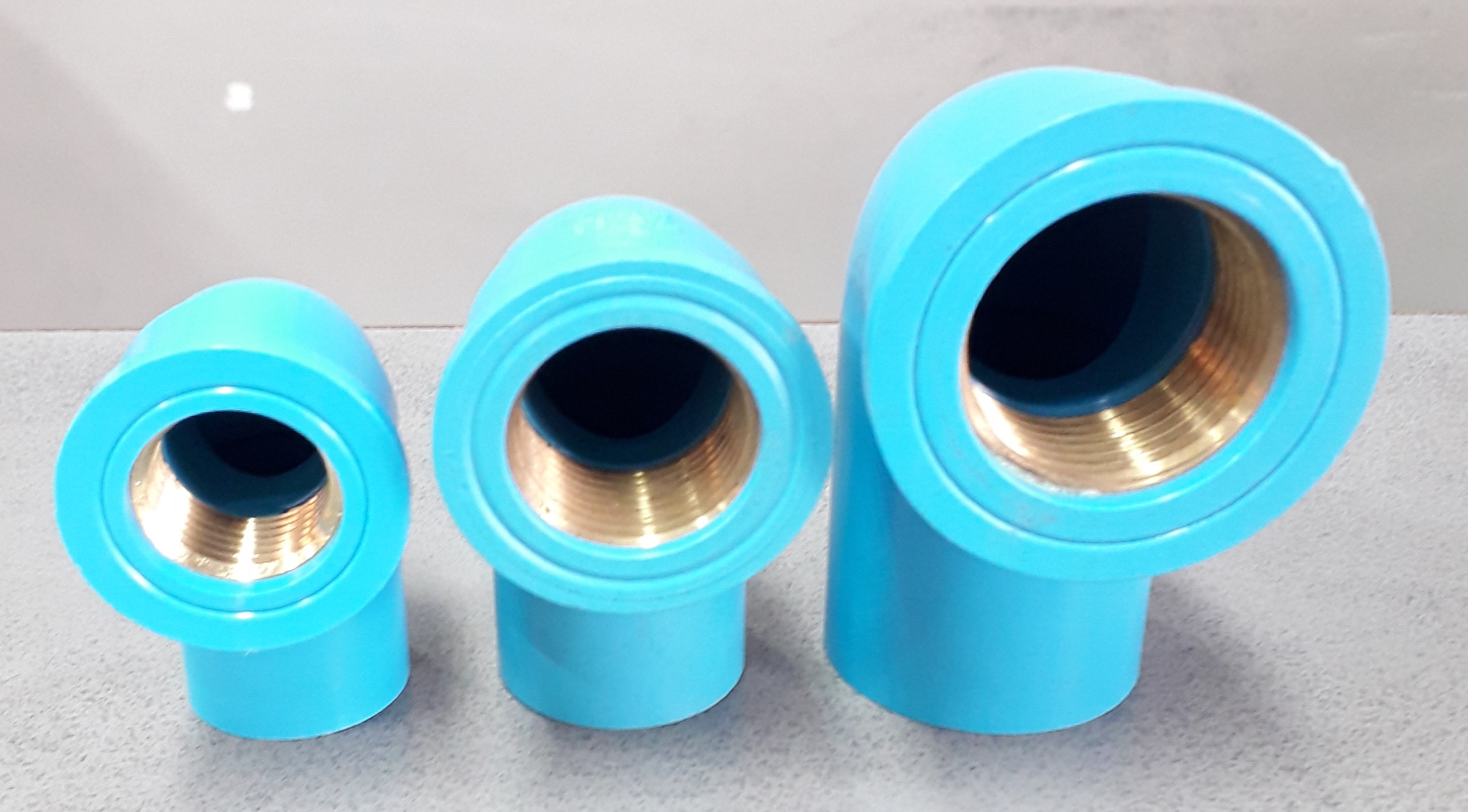 ข้องอ 90 พีวีซี เกลียวในทองเหลือง ตราช้าง