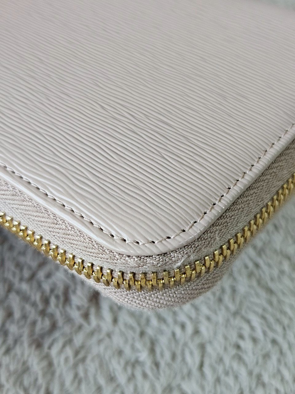 Prada 1ML506 Zippy สีนู๊ด