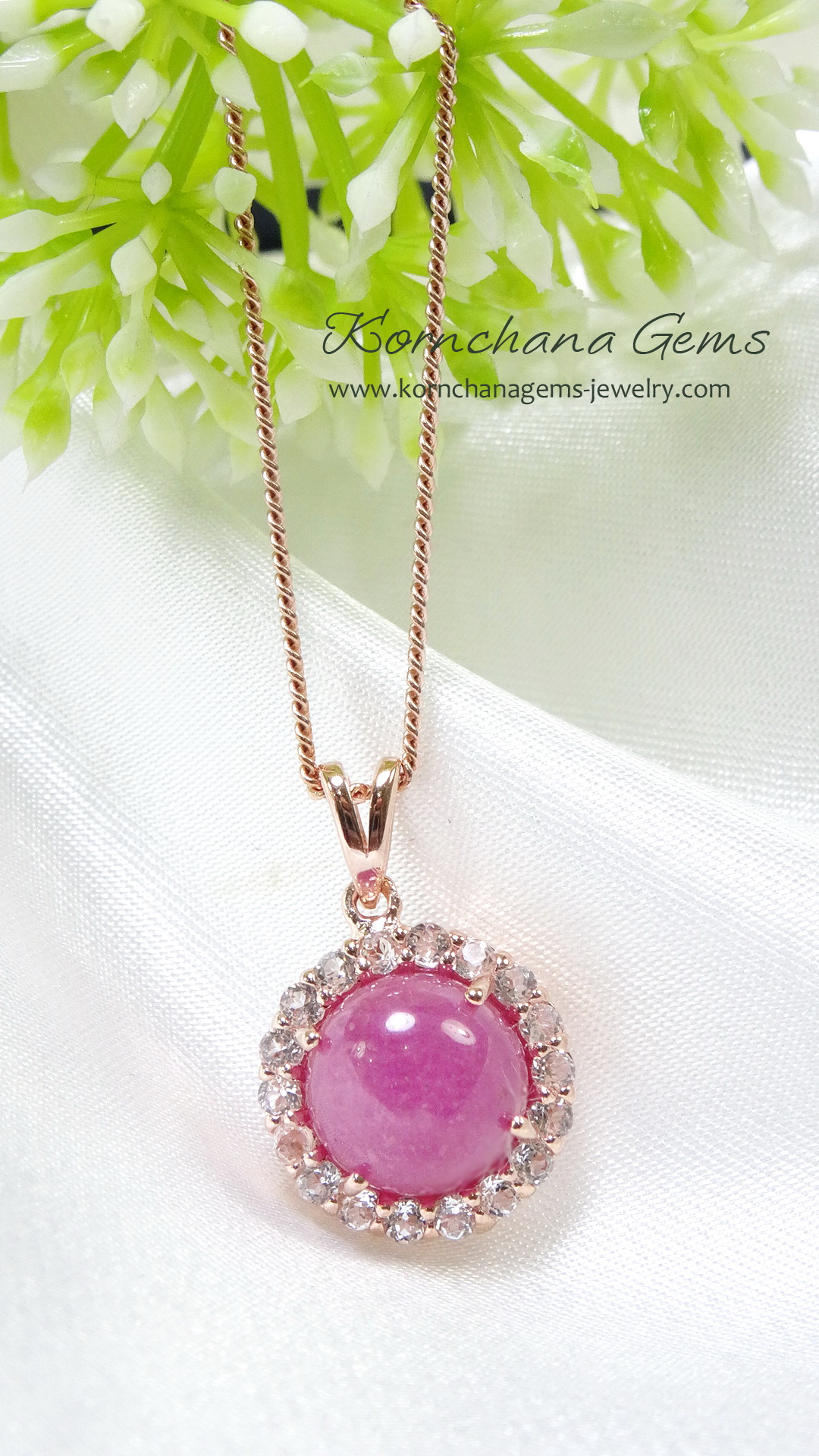 จี้พลอยแท้ พลอยทับทิมสีชมพูอมแดงล้อมพลอยขาว พลอยสีแดงสำหรับคนเกิดวันอาทิตย์ อัญมณี/จี้ประจำวันวันอาทิตย์ พร้อมสร้อยเงินแท้