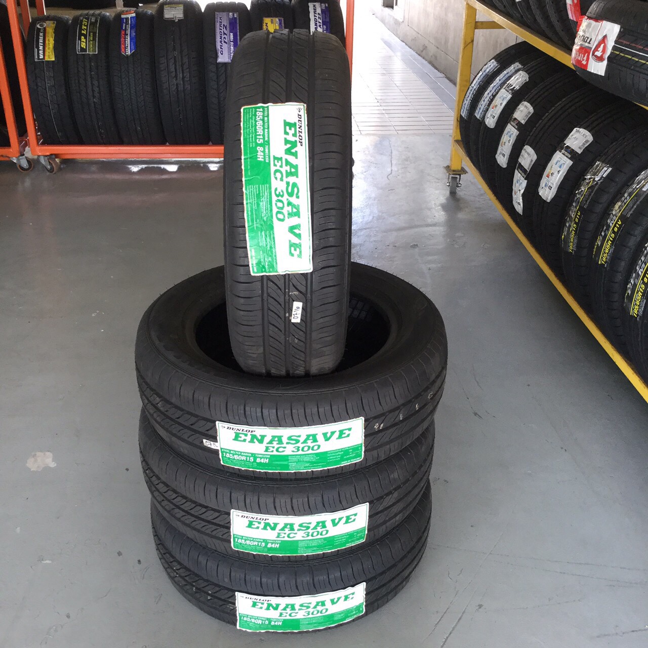DUNLOP EC300 215/65R16 ราคา 3,100 บาท