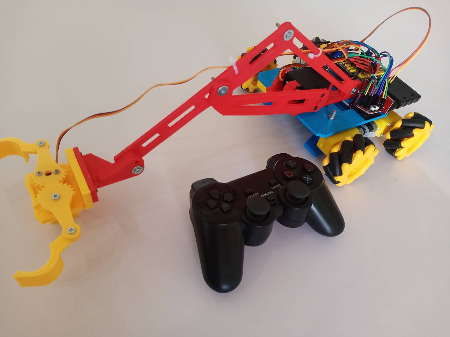 หุ่นยนต์บังคับแบบผสม สพฐ.แบบล้อสไลด์ข้างได้(ประกอบเสร็จ) Ex