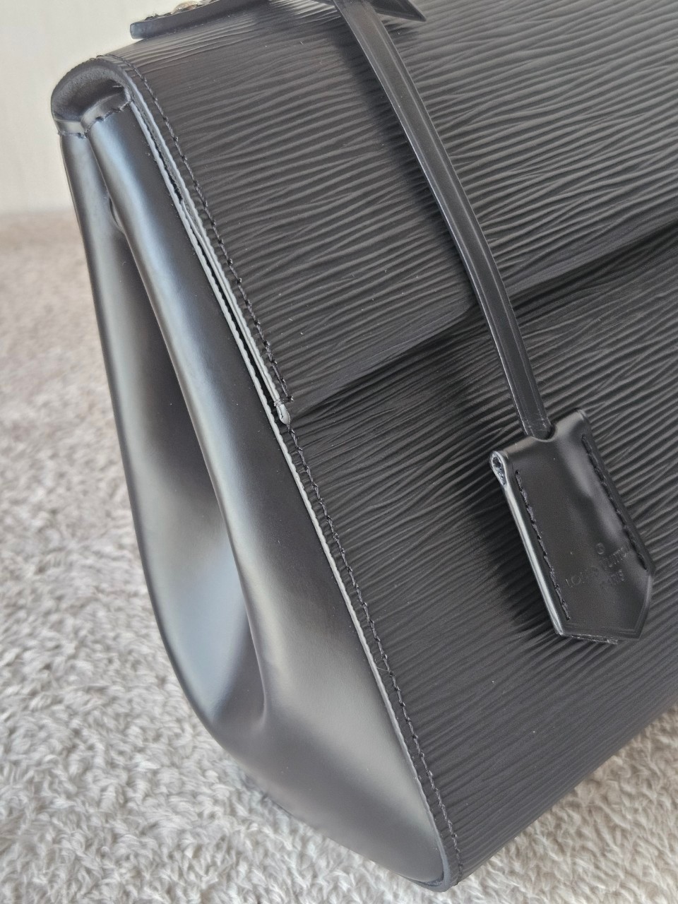 LV M41312 Cluny BB EPI microchip