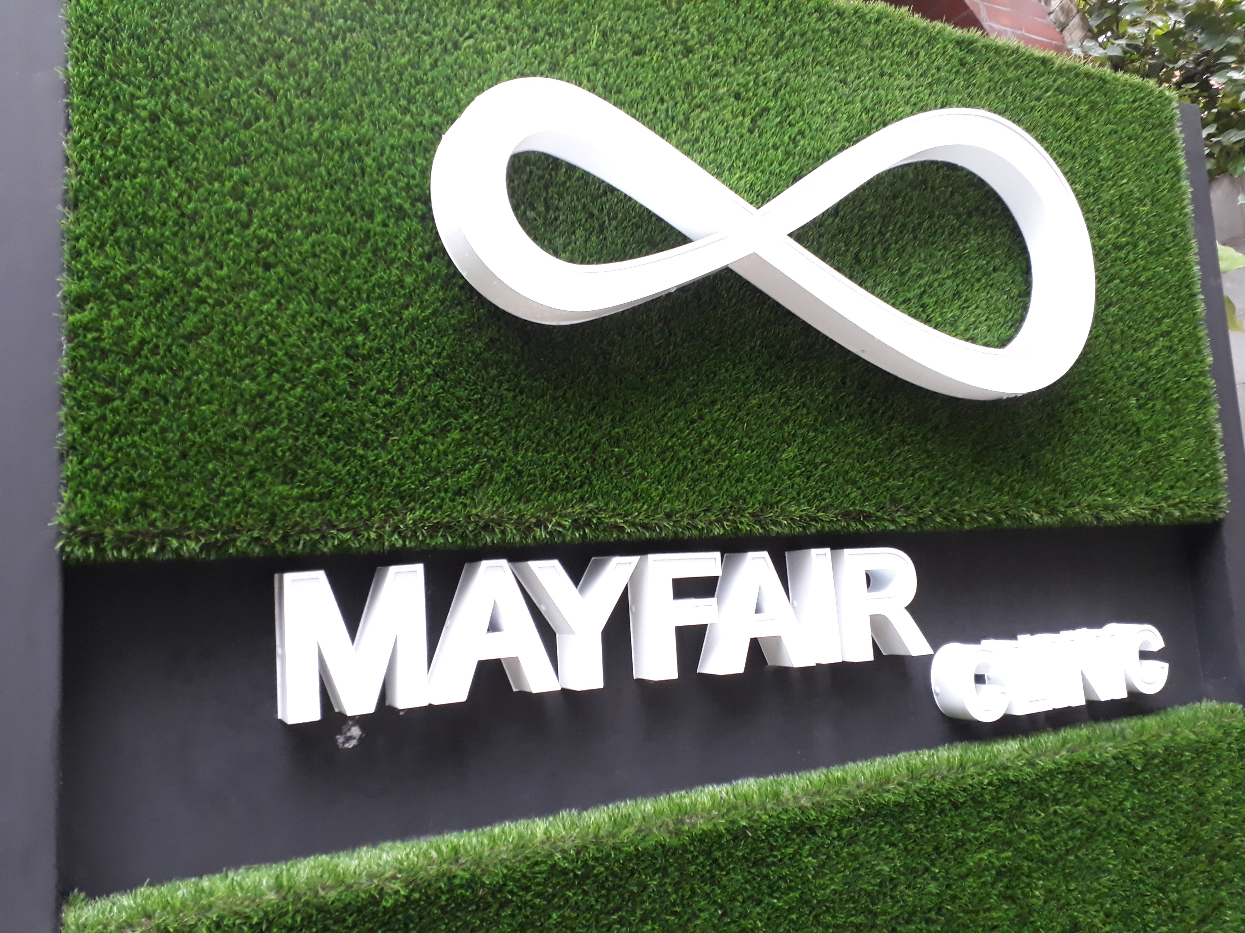 งานผลิตติดตั้ง MAYFAIR CLINIC ตัวอักษร ซิงค์ยกขอบ ทำสี ซ่อนไฟ LED หน้าอะคริลิค 3 มม. พร้อมติดตั้งราคาโรงงาน สำเนา