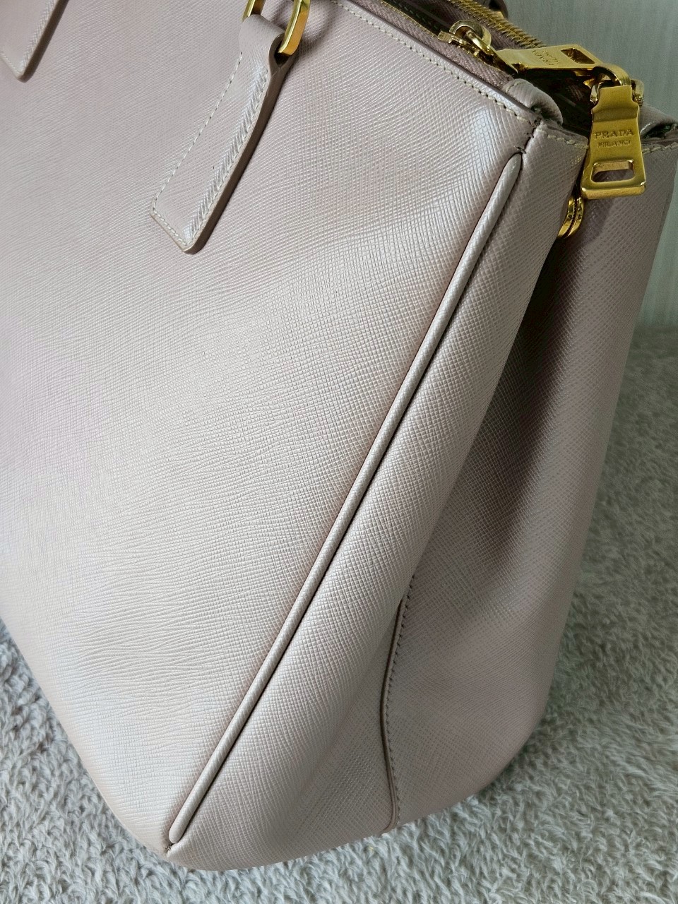 Prada Saffiano 35 Cameo