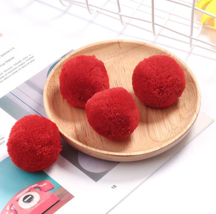 ขายส่ง (10ลูก) ปอมปอม ปอมปอมตกแต่ง ปอมปอมไหมพรม ขนาดใหญ่ 5 ซม. สีแดงสด