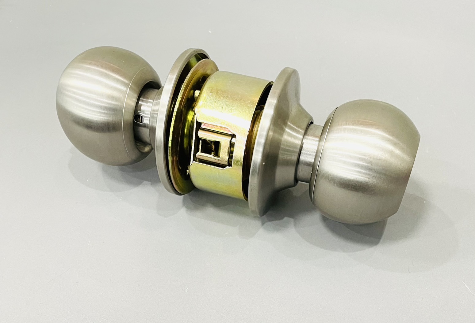 ลูกบิดประตู SOLO #641BK ไม่มีกุญแจ กลมด้าน รุ่นกล่อง