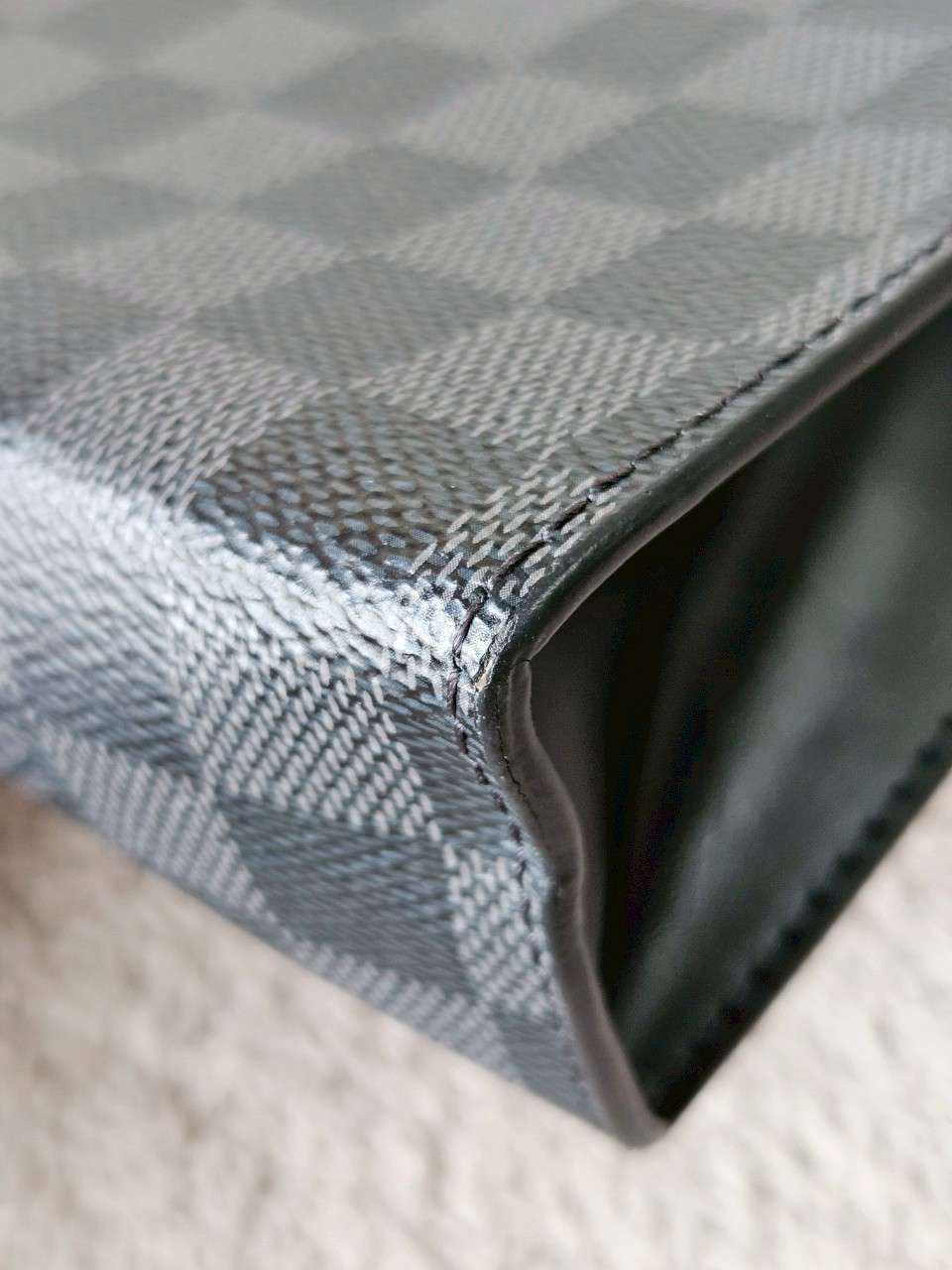 LV Pochette Voyage Graphite MM