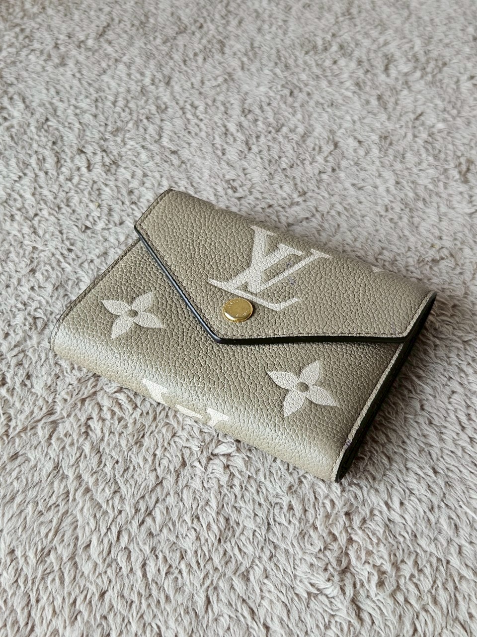LV M81861 Victorine Mono emp Microchip