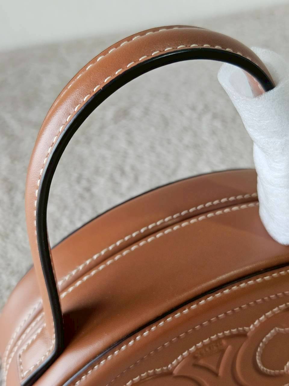 Celine Oval Minaudiere Cuir Triompe