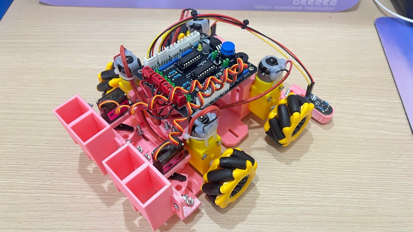 หุ่นยนต์ระดับสูง พร้อมบอร์ดขับหุ่นยนต์ SMR V1.10