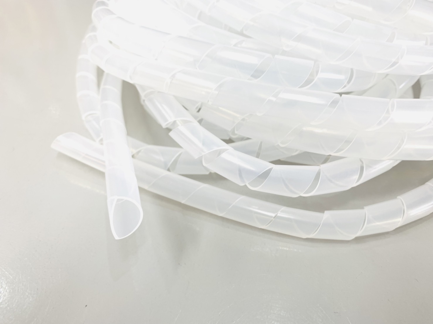 ไส้ไก่ สีขาว (สำหรับเก็บสายไฟ)