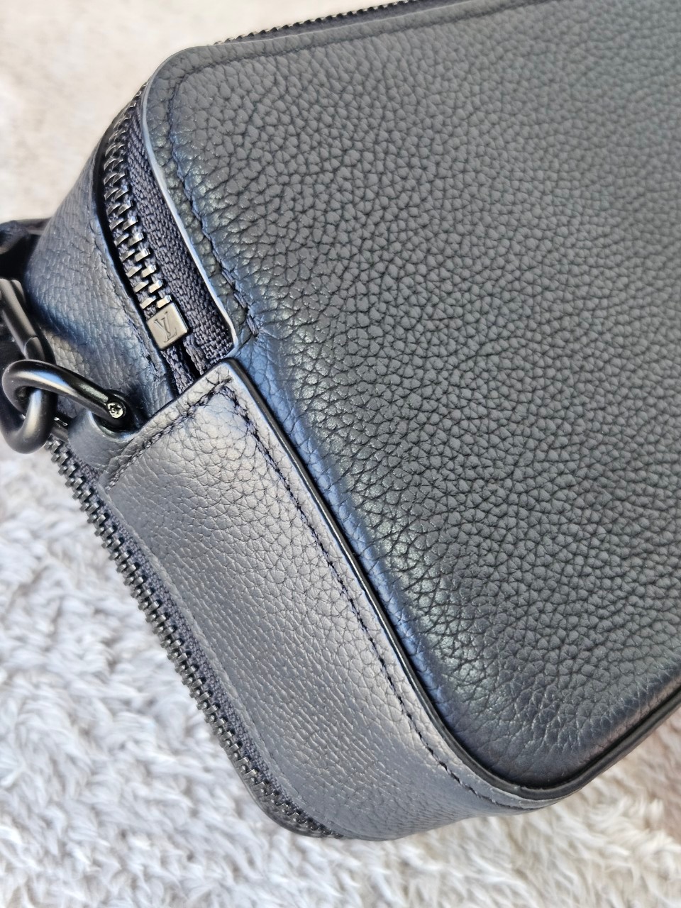LV M59161 Alpha Wearable Wallet