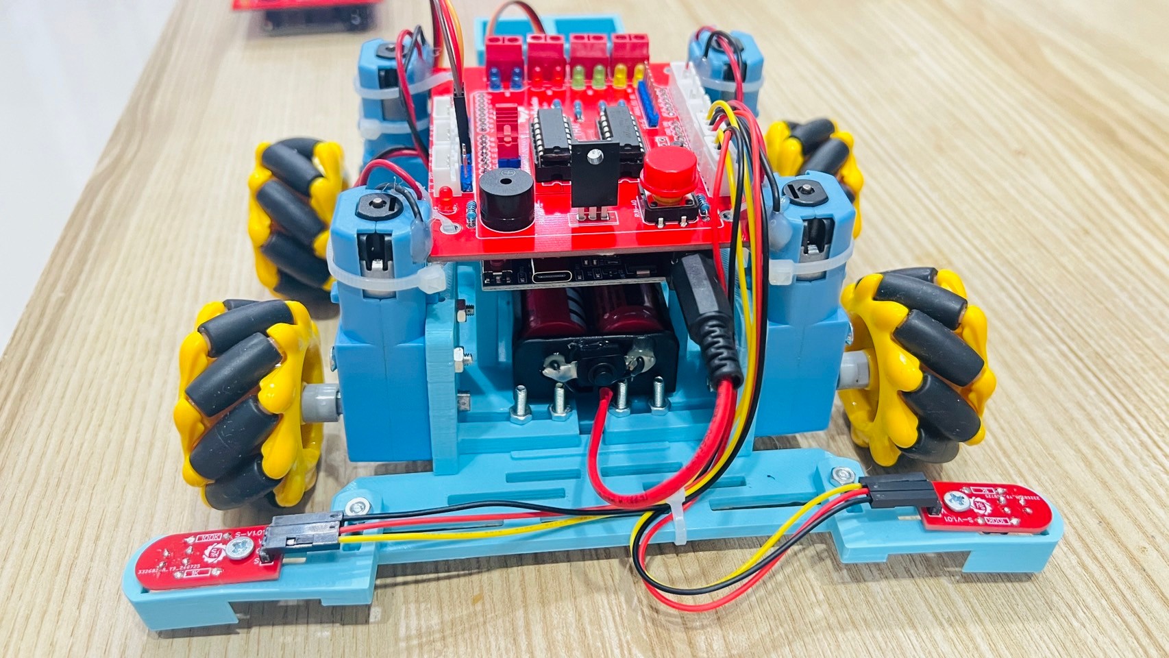 หุ่นยนต์ระดับกลาง พร้อมบอร์ดขับหุ่นยนต์ SMR V1.10