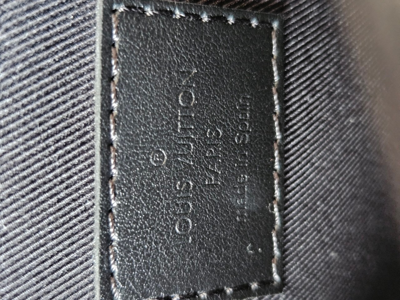 LV S-Lock Slingbag Microchip