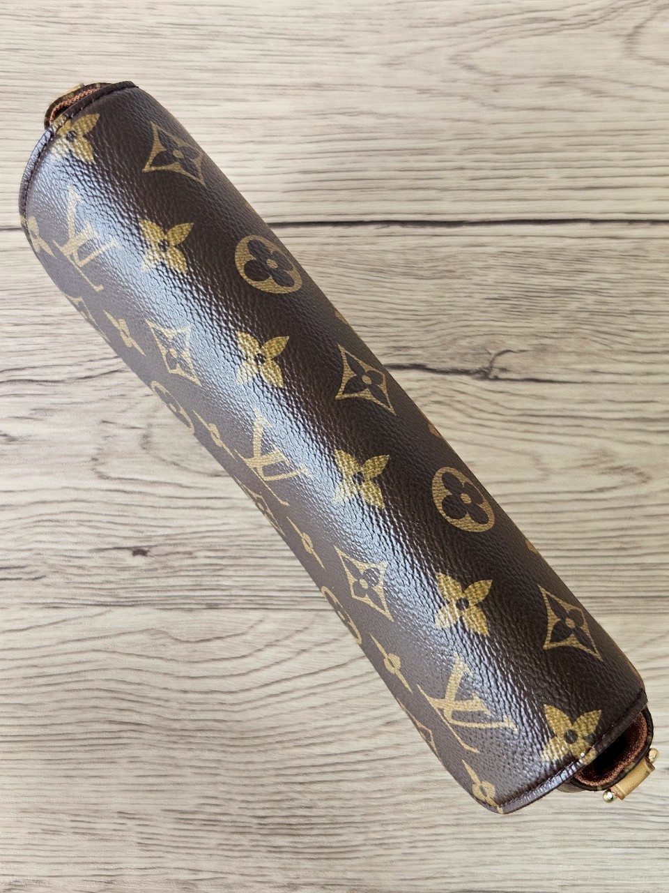 LV Woc Ivy Monogram Microchip