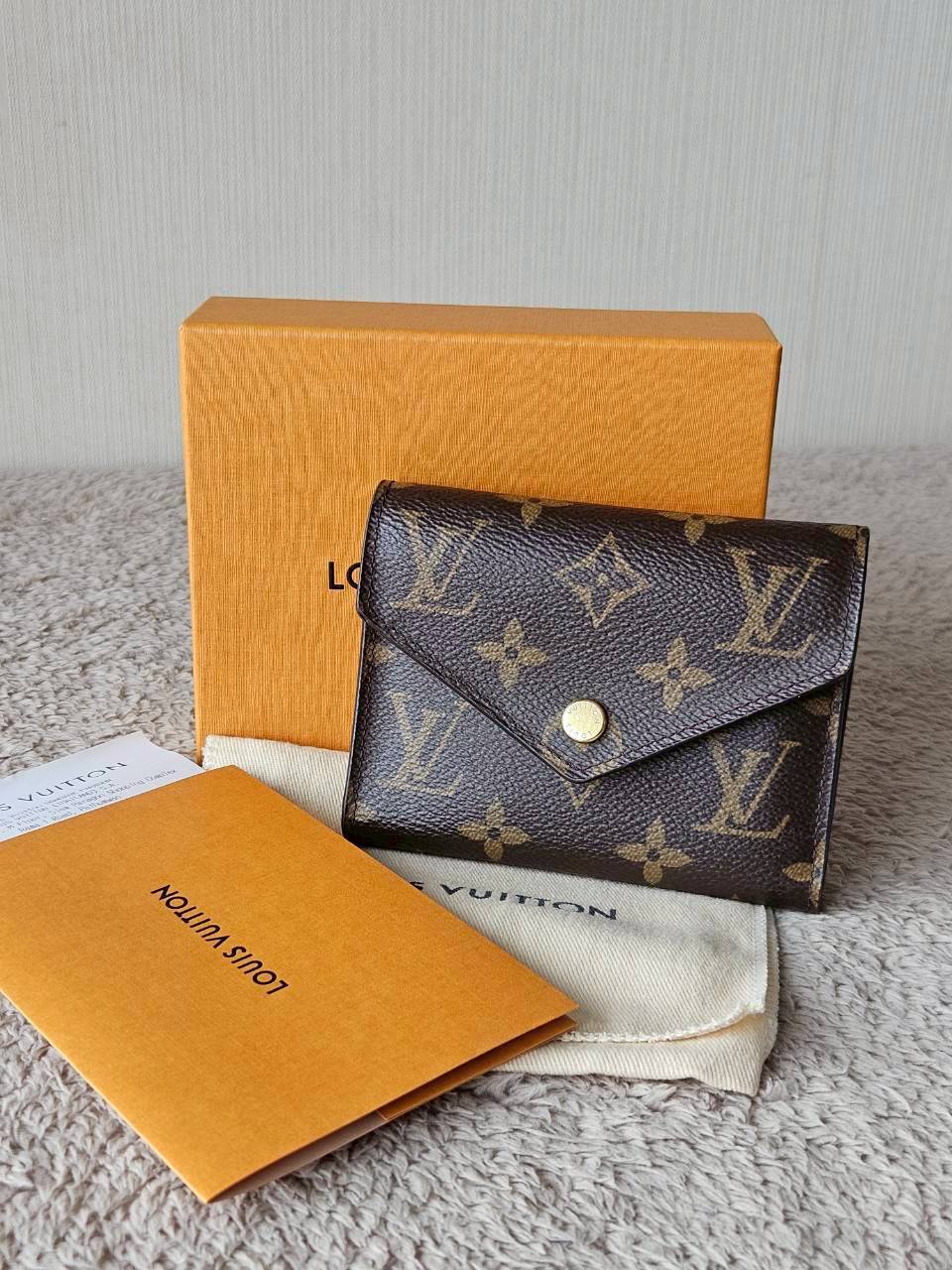 LV Victorine Mono