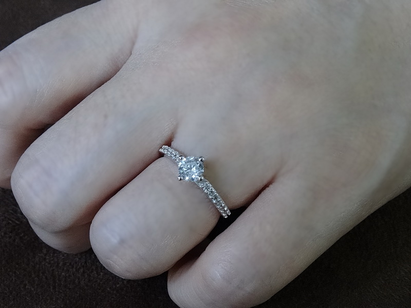 แหวนหมั้นเพชร CZ น้ำใสวิ๊ง ขนาด 0.5 กะรัต สำหรับเป็นของขวัญคนรัก ของขวัญวาเลนไทน์ ชิ้นงานประณีต