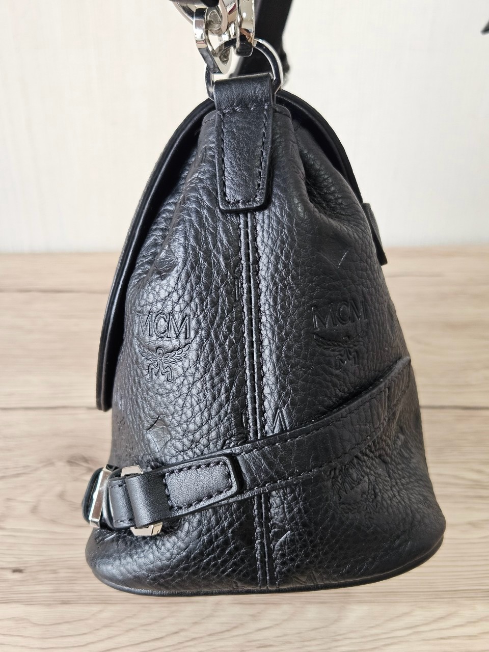 MCM Essential Crossbody Leather Black