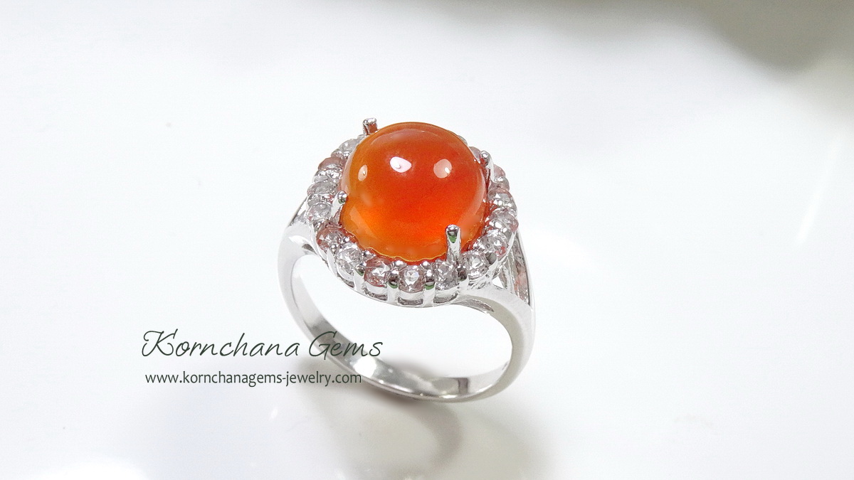 แหวนคนเกิดวันพฤหัส แหวนพลอยโมราหลังเบี้ยสีส้ม ล้อมพลอยขาวตัวเรือนเงินแท้ ชุบทองคำขาว ชิ้นงานคุณภาพ ประณีตสุดๆ รับประกันความพึงพอใจ