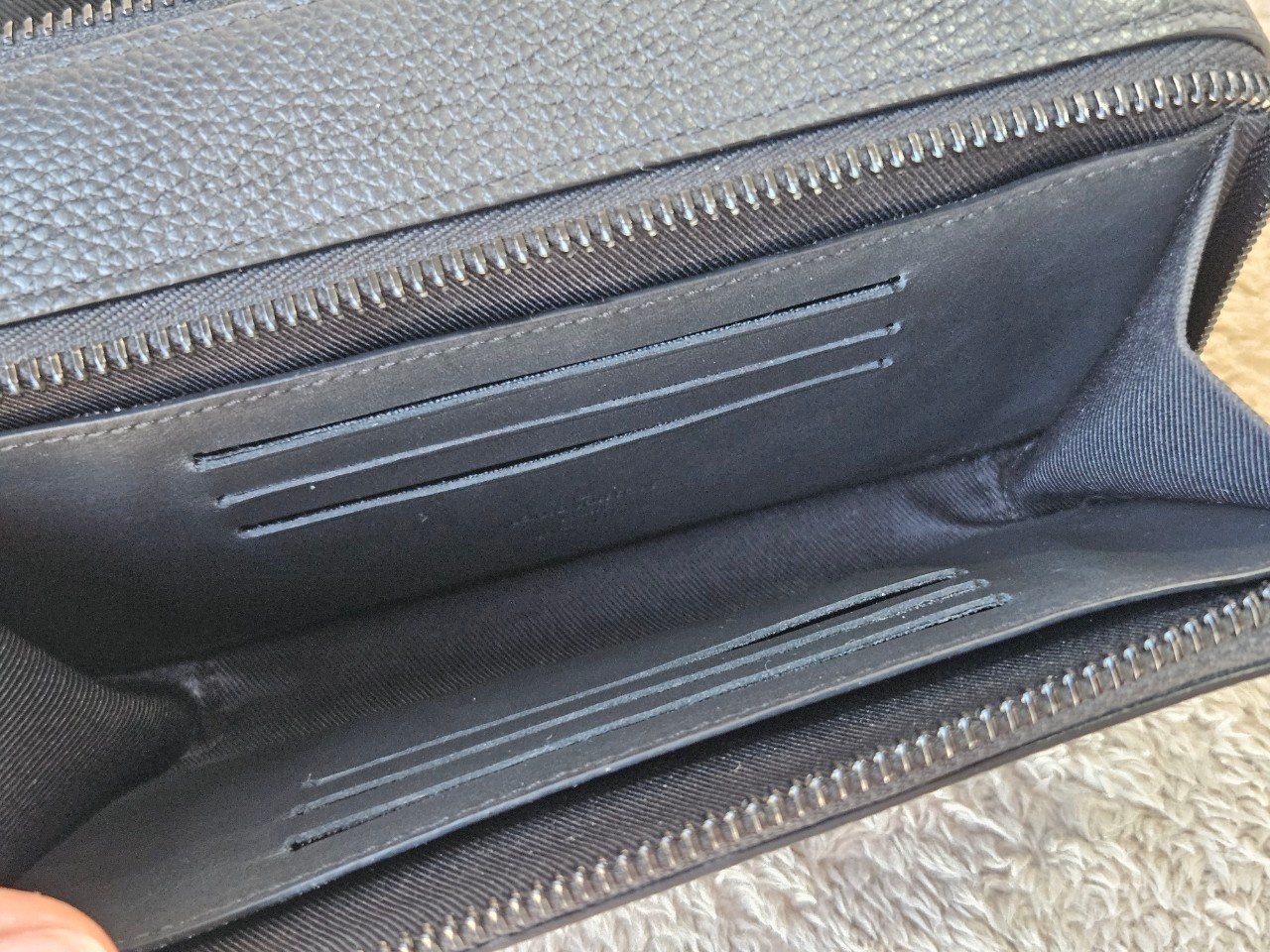 LV M59161 Alpha Wearable Wallet