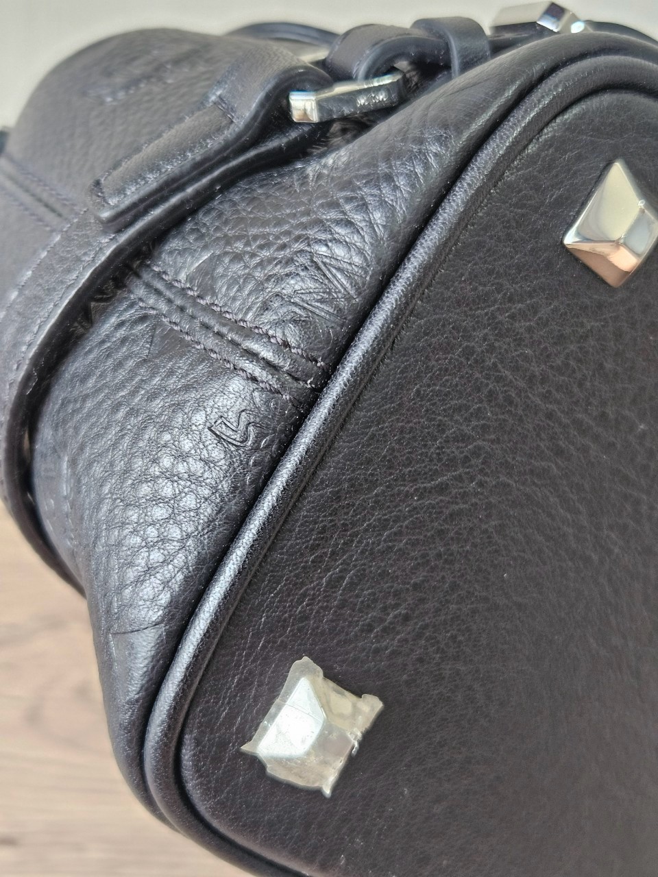 MCM Essential Crossbody Leather Black