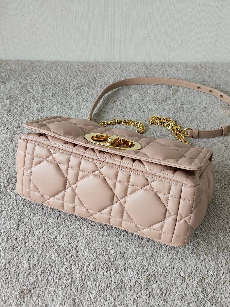 Dior caro medium