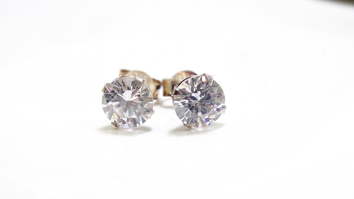 ต่างหูเพชรCZ เกรดพรีเมี่ยม ต่างหูเพชรเดี่ยวทรงกลม ลดกระหน่ำเหลือคู่ละ 290- รับประกันความพึงพอใจ