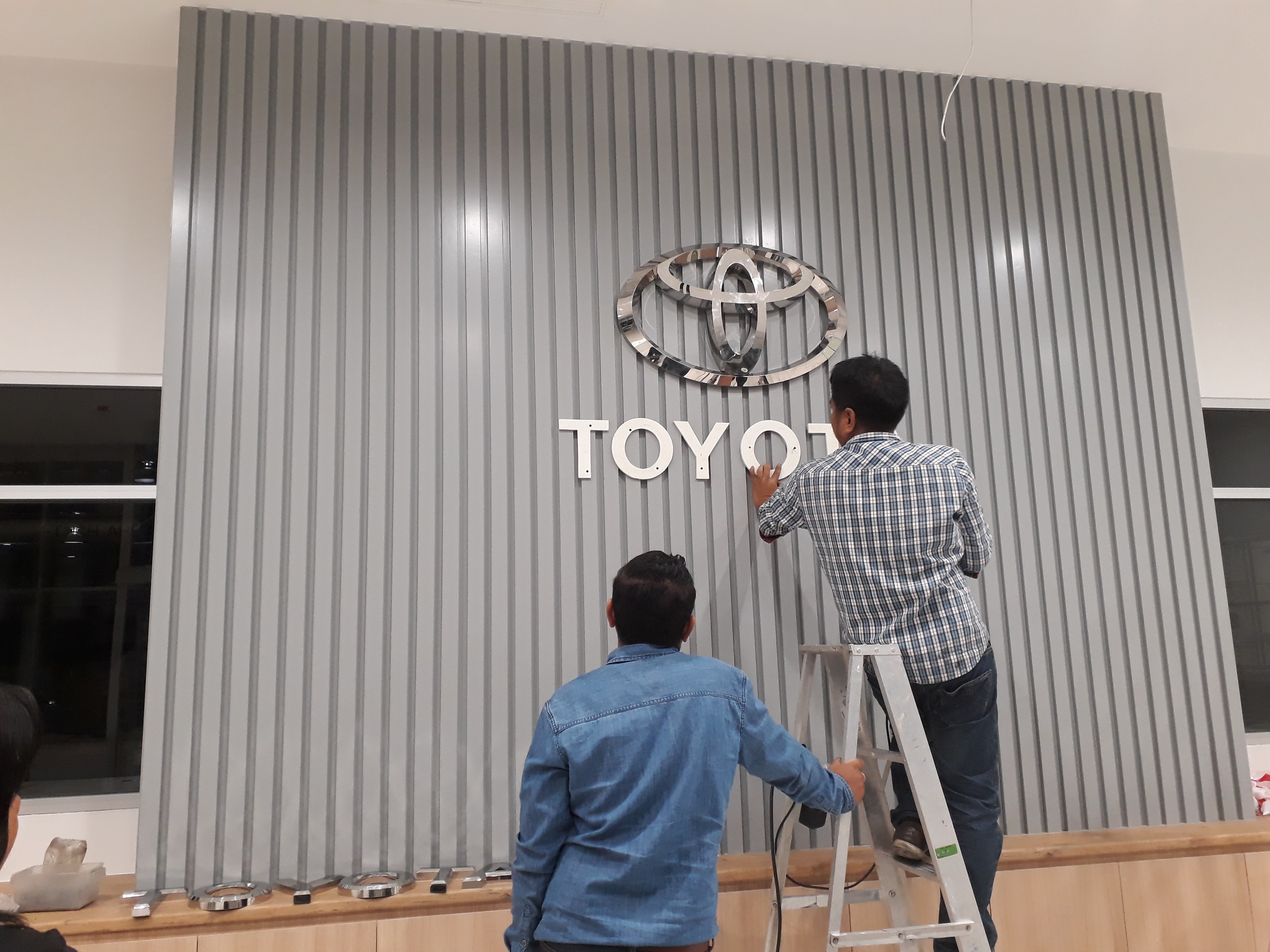 อักษรโลหะแสตนเลส 3มิติ ราคาโรงงาน ตามแบบ สำเนา